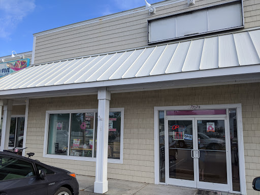 Donut Shop «Flip Flops Donut Shop», reviews and photos, 129 Bogue Inlet Dr, Emerald Isle, NC 28594, USA