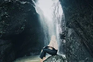 senggigi waterfall image