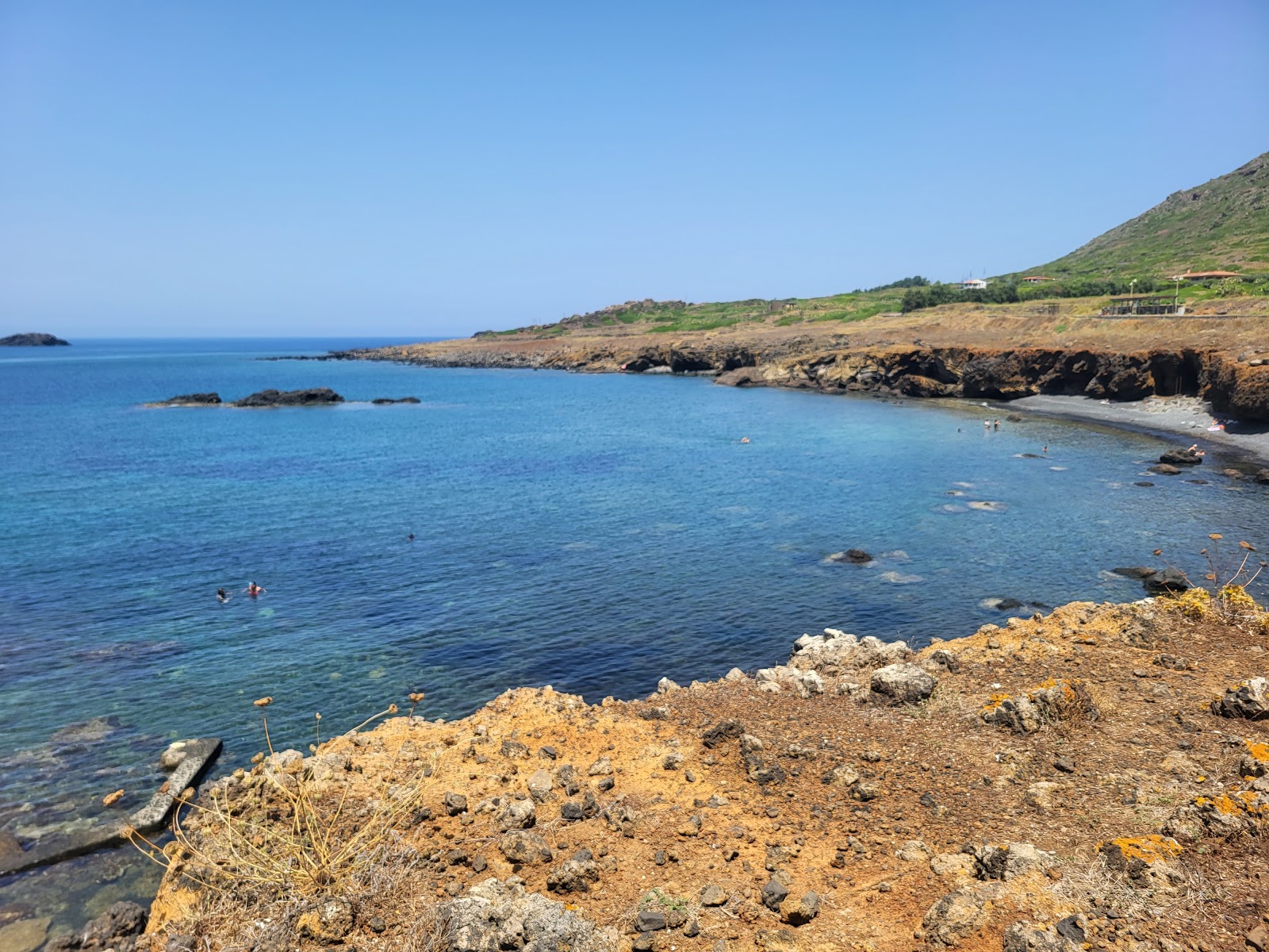 Φωτογραφία του Cala Sidoti Beach με μια ευρύχωρη ακτογραμμή