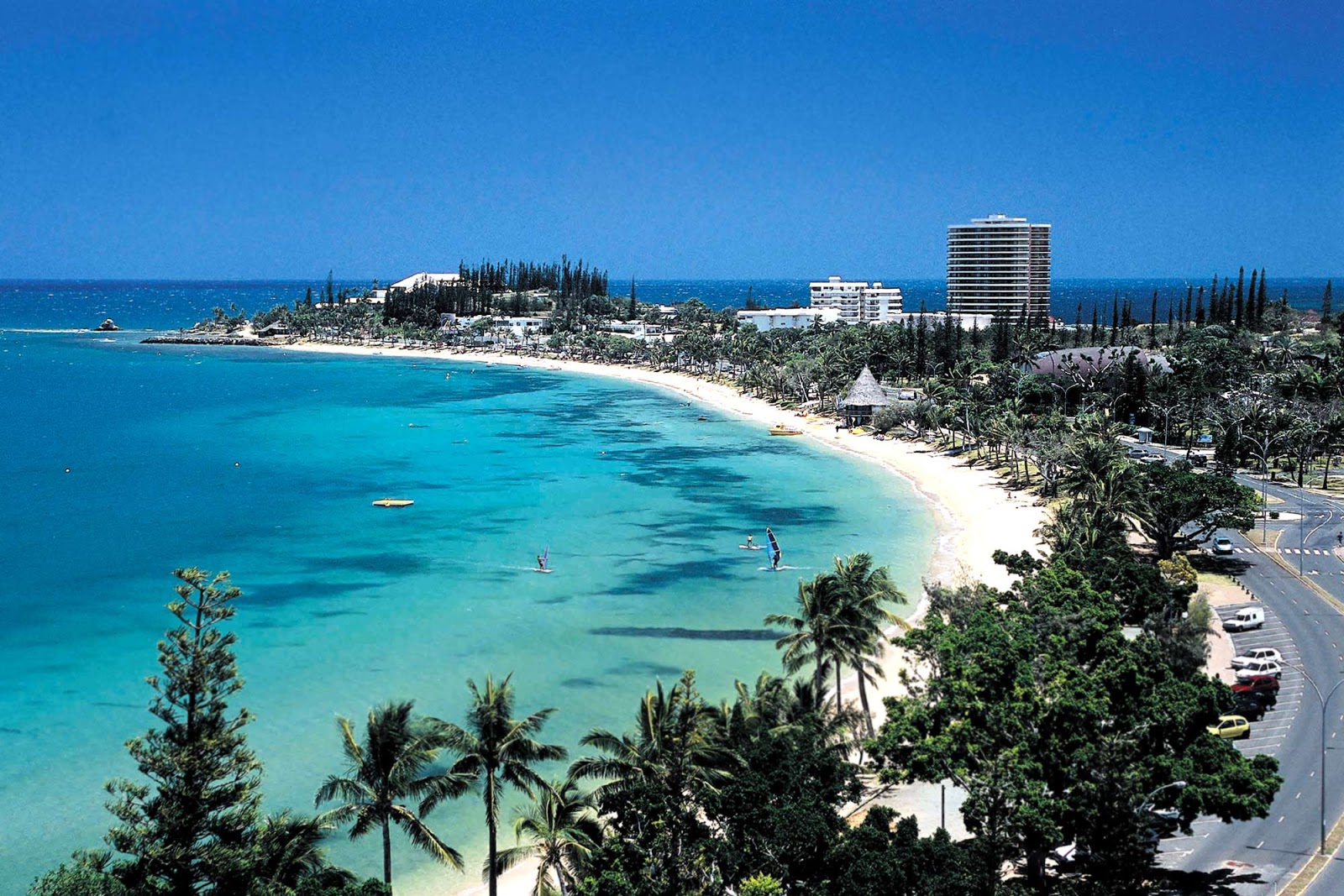 Photo de Plage de l'Anse Vata avec plage spacieuse