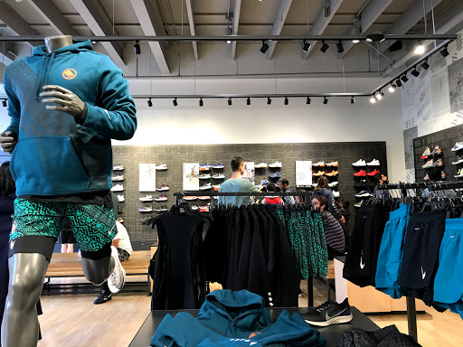 Clothing Store «Nike The Grove», reviews and photos, 189 The Grove Dr, Los Angeles, CA 90036, USA