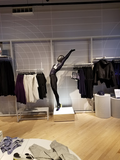 Clothing Store «Nike Lenox», reviews and photos, 3393 Peachtree Rd, Atlanta, GA 30326, USA