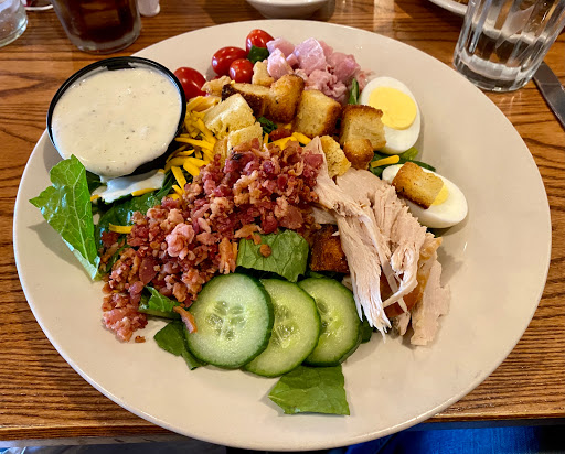 American Restaurant «Cracker Barrel Old Country Store», reviews and photos, 6055 Som Center Rd, Willoughby, OH 44094, USA