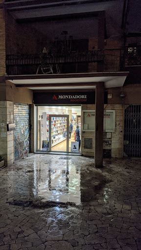 Mondadori Bookstore