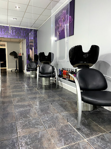 Reviews of Madames Hair & Beauty in Swindon - Barber shop
