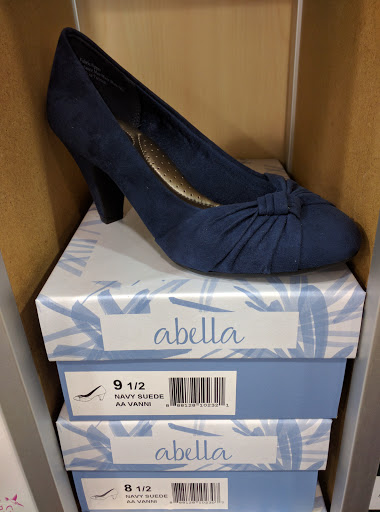 Shoe Store «DSW Designer Shoe Warehouse», reviews and photos, 8502 Eager Rd, Brentwood, MO 63144, USA