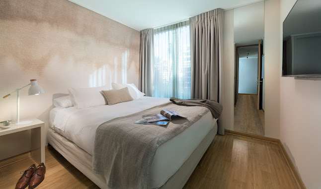 Opiniones de Zip Housing · El Golf · Aparthotel en Las Condes - Hotel