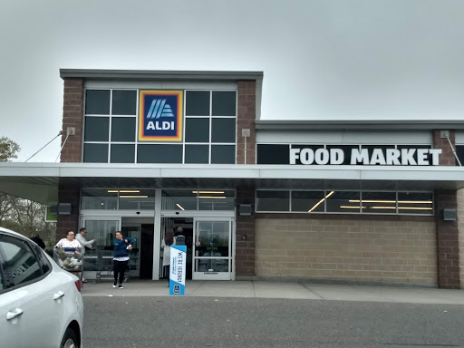 Supermarket «ALDI», reviews and photos, 481 Park Ave, Lindenhurst, NY 11757, USA