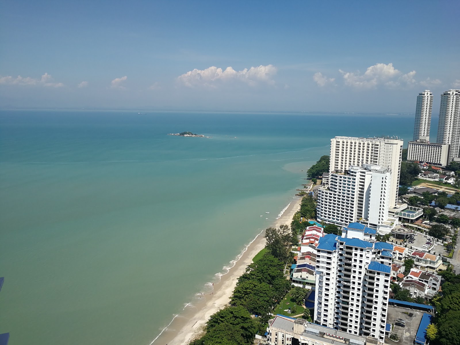 Foto af Tanjung Bungah Beach og bosættelsen