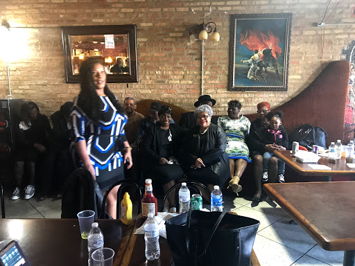 Pizza Restaurant «Beggars Pizza», reviews and photos, 8100 S Stony Island Ave, Chicago, IL 60617, USA