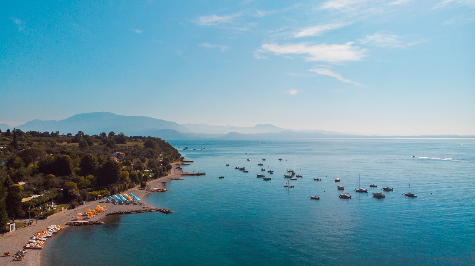 Photo de Moniga Beach - recommandé pour les voyageurs en famille avec des enfants