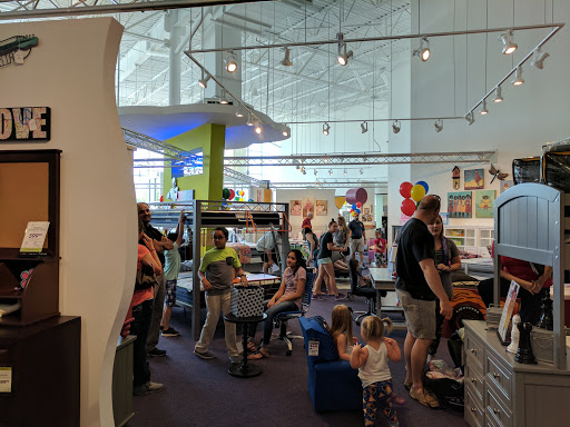 Outlet Store «Rooms To Go Outlet Furniture Store - Seffner», reviews and photos, 11540 E Highway 92, Seffner, FL 33584, USA