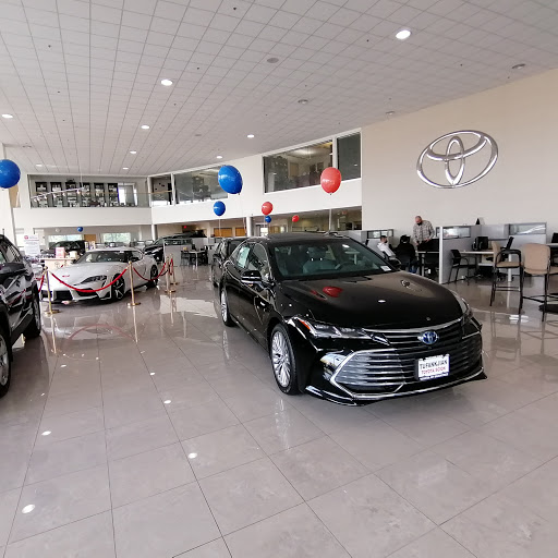 Car Dealer «Toyota of Braintree», reviews and photos, 210 Union St, Braintree, MA 02184, USA