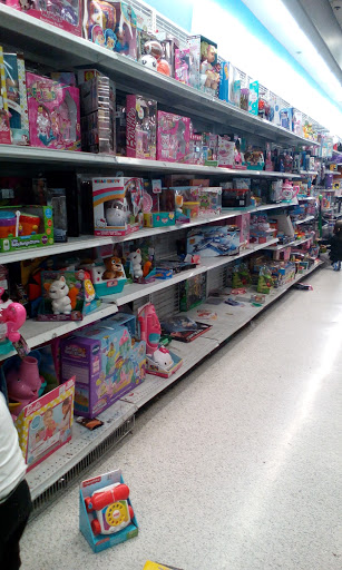 Clothing Store «Ross Dress for Less», reviews and photos, 13750 Riverside Dr, Sherman Oaks, CA 91423, USA