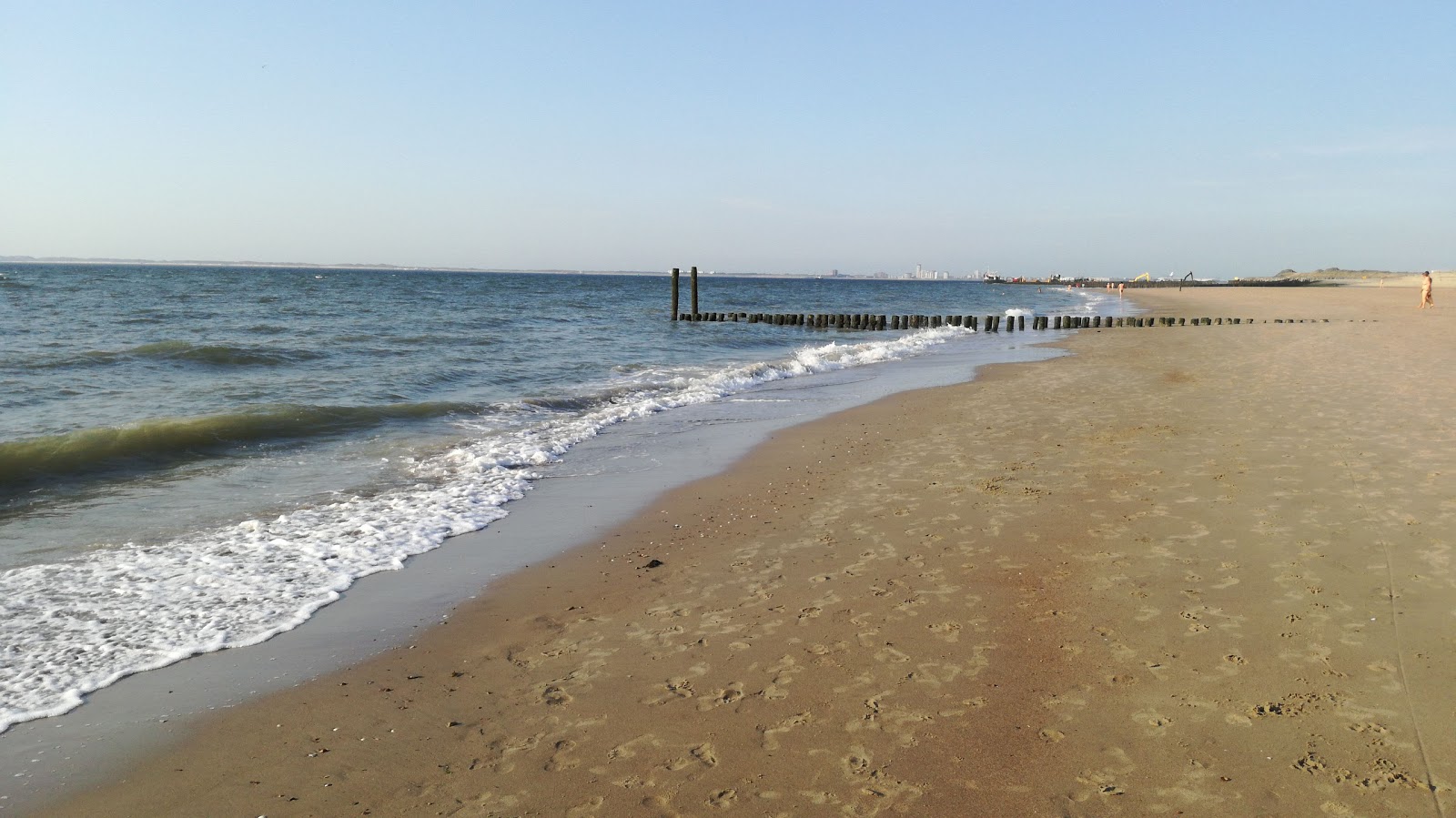 Foto de Oranjezon beach localizado em área natural