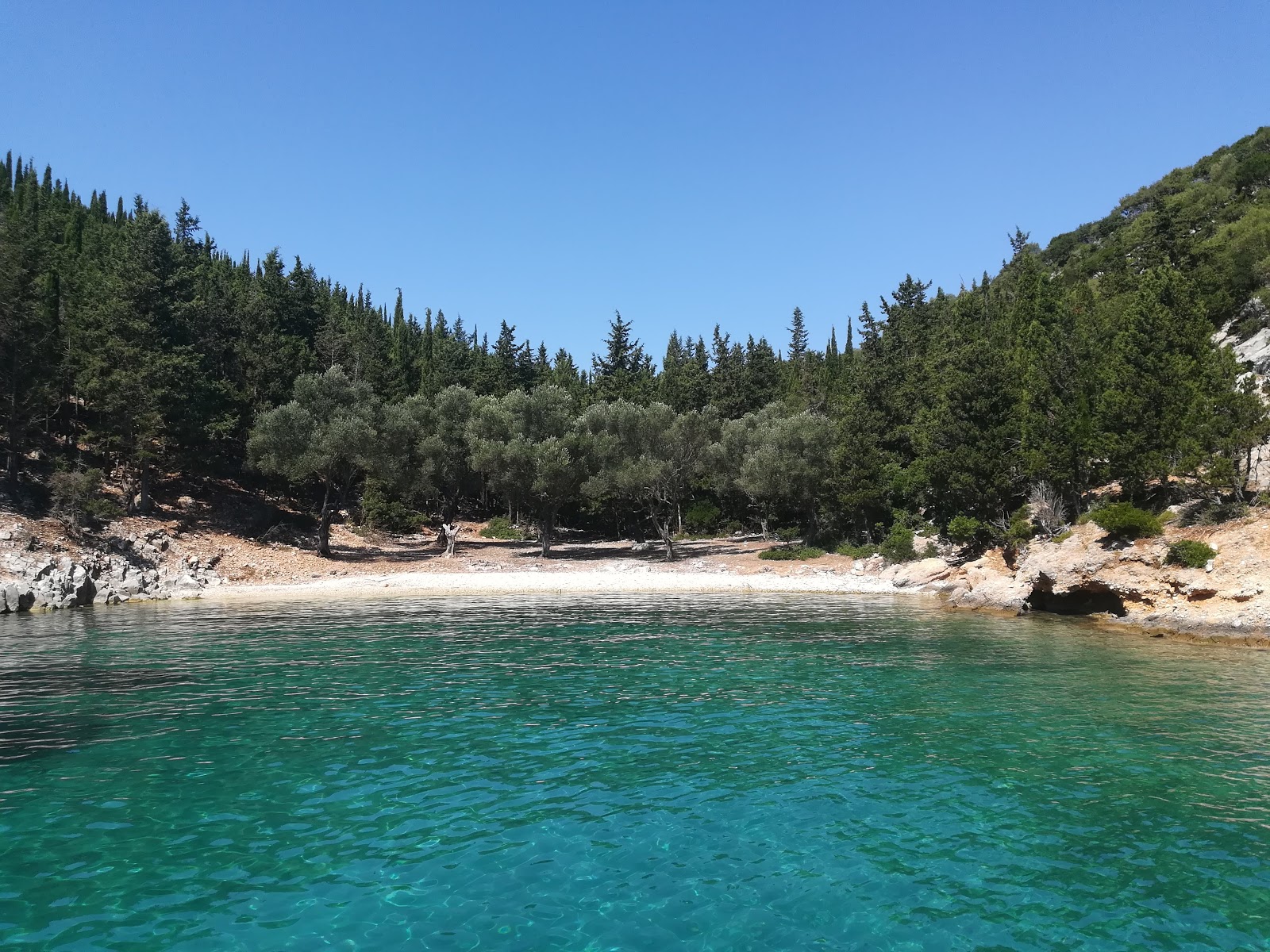 Foto di Xylokaravo beach con una superficie del ciottoli beige