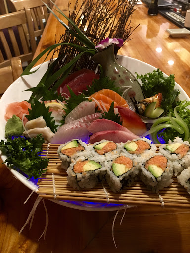Nikki’s Fresh Gourmet & Sushi downtown