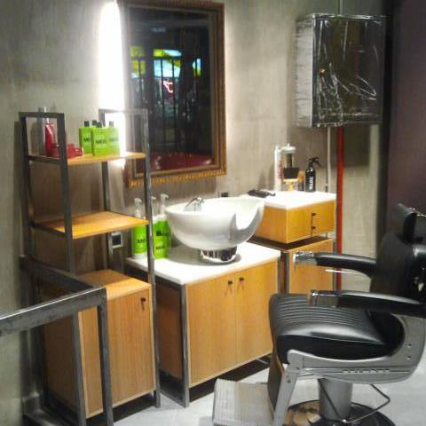 Barber & Shop