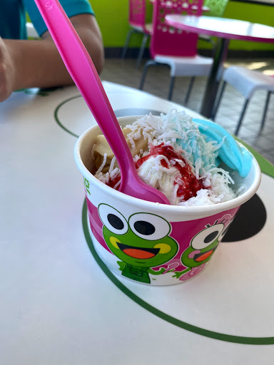 Frozen Yogurt Shop «sweetFrog Premium Frozen Yogurt», reviews and photos, 10040 Sliding Hill Rd, Ashland, VA 23005, USA