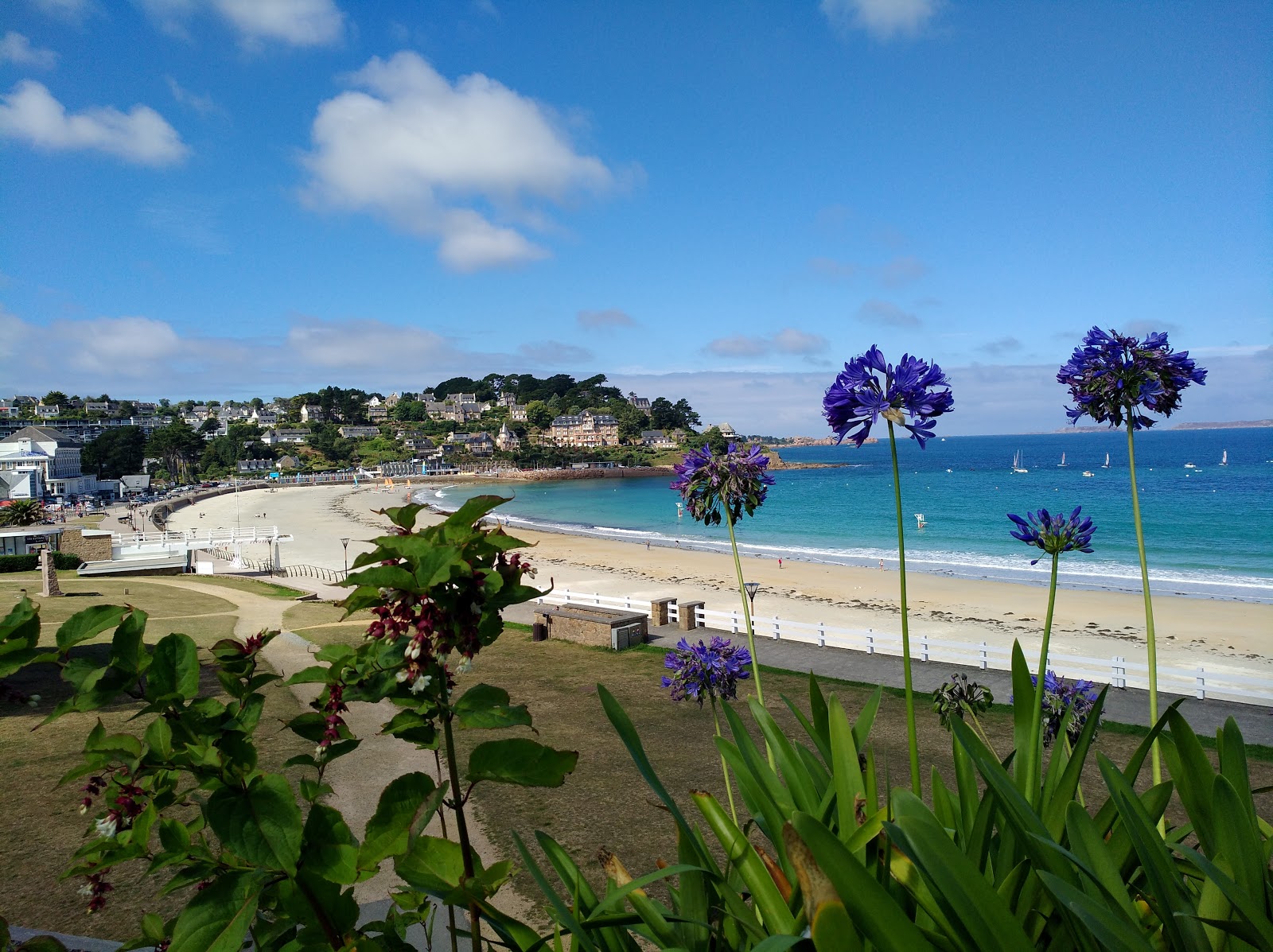 Foto de Plage de Trestraou e o assentamento