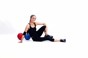 Dinaz Fitness image