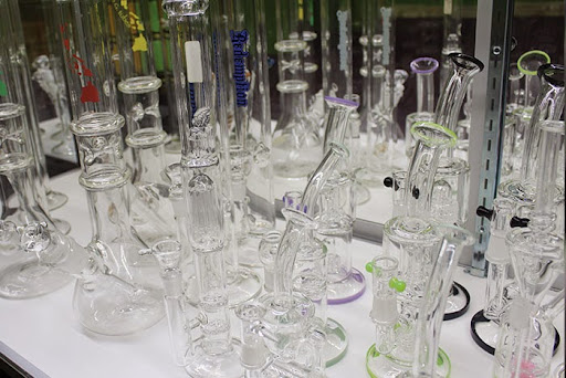 Tobacco Shop «Wonderland Smoke Shop Hasbrouck Heights», reviews and photos, 155 NJ-17, Hasbrouck Heights, NJ 07604, USA