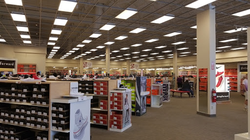 Shoe Store «Famous Footwear», reviews and photos, 1665 Olentangy River Rd, Columbus, OH 43212, USA