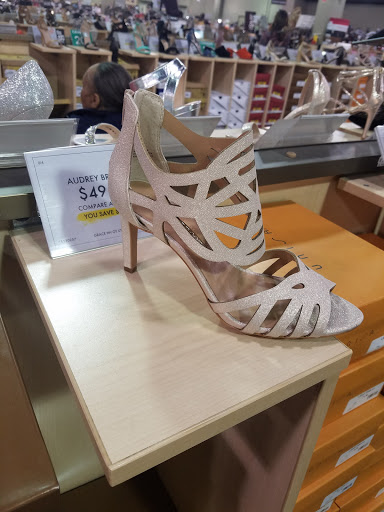 Shoe Store «DSW Designer Shoe Warehouse», reviews and photos, 202 Orland Park Pl, Orland Park, IL 60462, USA