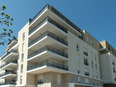 GRENAD'IMM - Bien plus qu’une agence immobilière ! à Lambesc