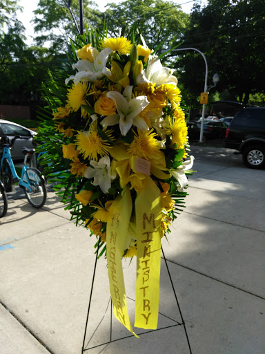 Florist «Plump Chicago Flower Shop», reviews and photos, 411 E Oakwood Blvd, Chicago, IL 60653, USA