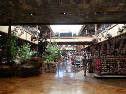 Sporting Goods Store «Bass Pro Shops», reviews and photos, 951 E Lewis and Clark Pkwy, Clarksville, IN 47129, USA