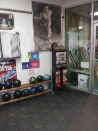 Bowling Alley «Pat Tarsio Lanes», reviews and photos, 173 S Plank Rd, Newburgh, NY 12550, USA