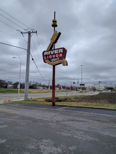 Liquor Store «River Cut Rate Liquor», reviews and photos, 327 Cadiz St, Dallas, TX 75207, USA