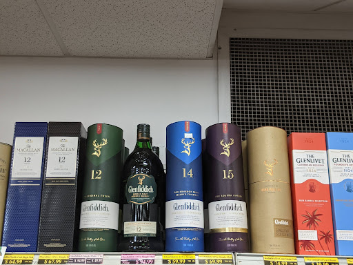 Liquor Store «Tiverton Liquor Store», reviews and photos, 65 Main Rd, Tiverton, RI 02878, USA