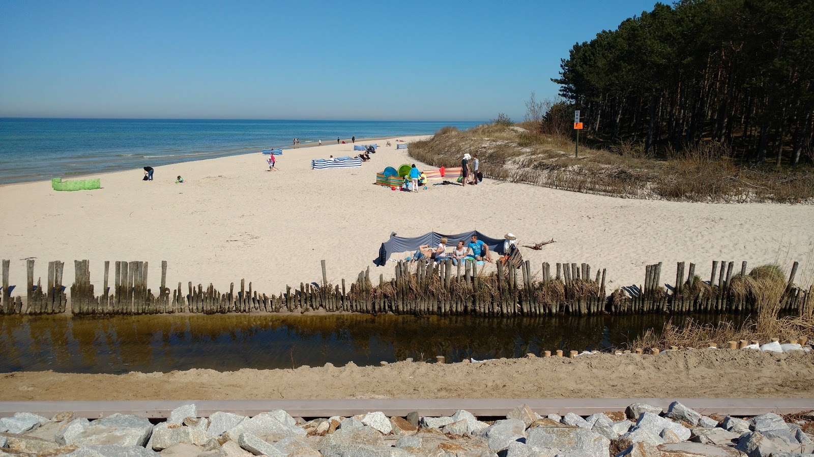 Φωτογραφία του Karviya - Vkhod Beach - καλό φιλικό προς τα κατοικίδια σημείο για διακοπές