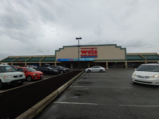 Supermarket «Weis Markets», reviews and photos, 1075 W King St, Shippensburg, PA 17257, USA