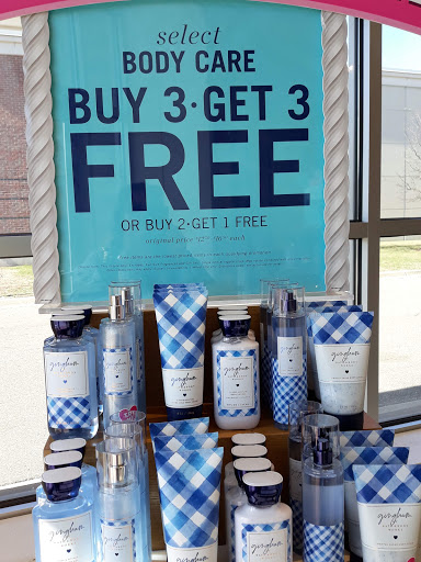 Beauty Supply Store «Bath & Body Works», reviews and photos, 3360 Fairlane Dr, Allen Park, MI 48101, USA