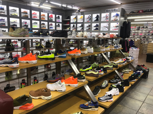 Shoe Store «Outlet Shoes & Rugs», reviews and photos, 221 E Ledbetter Dr, Dallas, TX 75216, USA