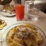 Photo n° 1 de l'avis de Angela. fait le 21/12/2023 à 17:49 pour Madonna à Paris