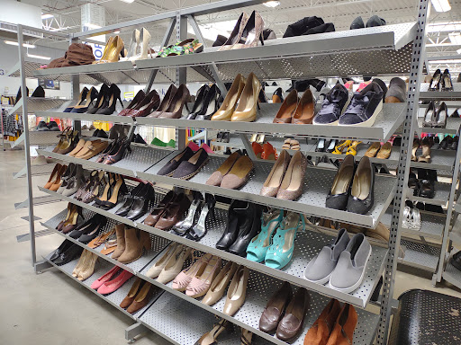 Thrift Store «Goodwill Warwick Retail Store», reviews and photos, 11061 Warwick Blvd, Newport News, VA 23601, USA