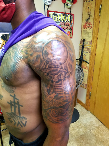 Explore traditional knee tattoo ideas, creative tattoo ideas in Conway, available at Primal Urge Tattoos