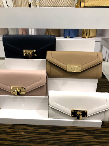 Fashion Accessories Store «Michael Kors», reviews and photos, 20-A Killingworth Turnpike #430, Clinton, CT 06413, USA