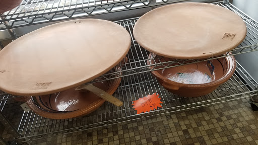 Grocery Store «Del Pueblo Tortillas & Grocery», reviews and photos, 511 N Perry St, Pontiac, MI 48342, USA