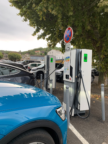 Borne de recharge de véhicules électriques RÉVÉO Charging Station Souillac