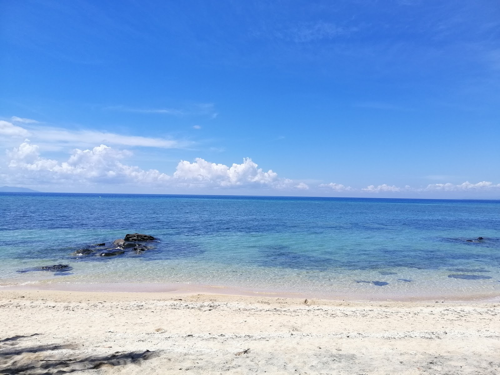 Pili Beach的照片 带有碧绿色纯水表面