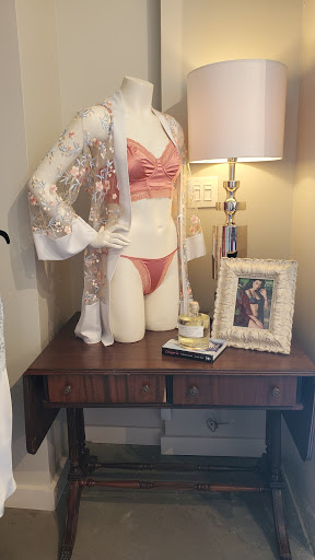 Lingerie Store «Anna Bella Fine Lingerie», reviews and photos, 5530 Windward Pkwy #1250, Alpharetta, GA 30004, USA