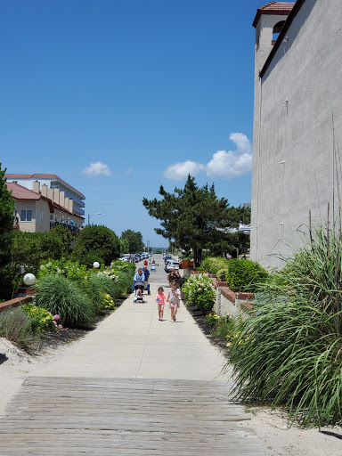 Bar & Grill «The Club at Diamond Beach», reviews and photos, 600 E Raleigh Ave, Wildwood Crest, NJ 08260, USA