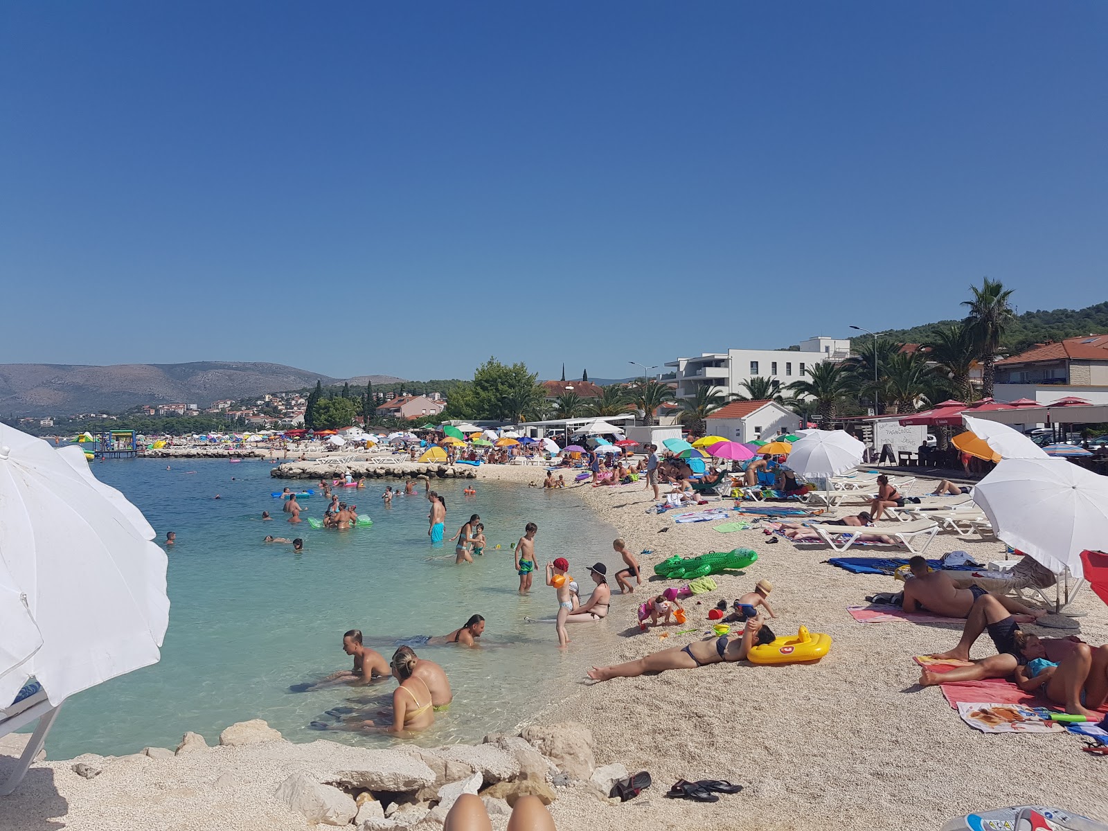 Okrug Gornji IV beach'in fotoğrafı - Çocuklu aile gezginleri için önerilir