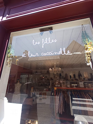Les Filles Et Leur Coccinelle à Saint-Valery-sur-Somme
