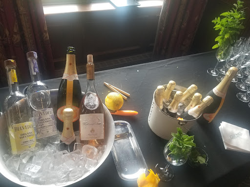 Country Club «Oak Hill Country Club», reviews and photos, 145 Kilbourn Rd, Rochester, NY 14618, USA